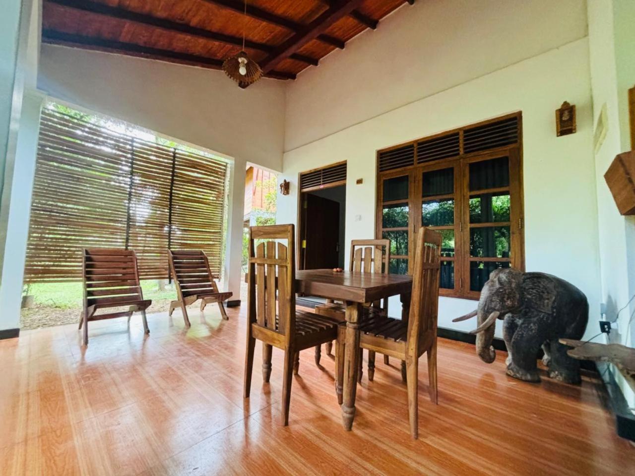 Woodholic Homestay Sigiriya Luaran gambar