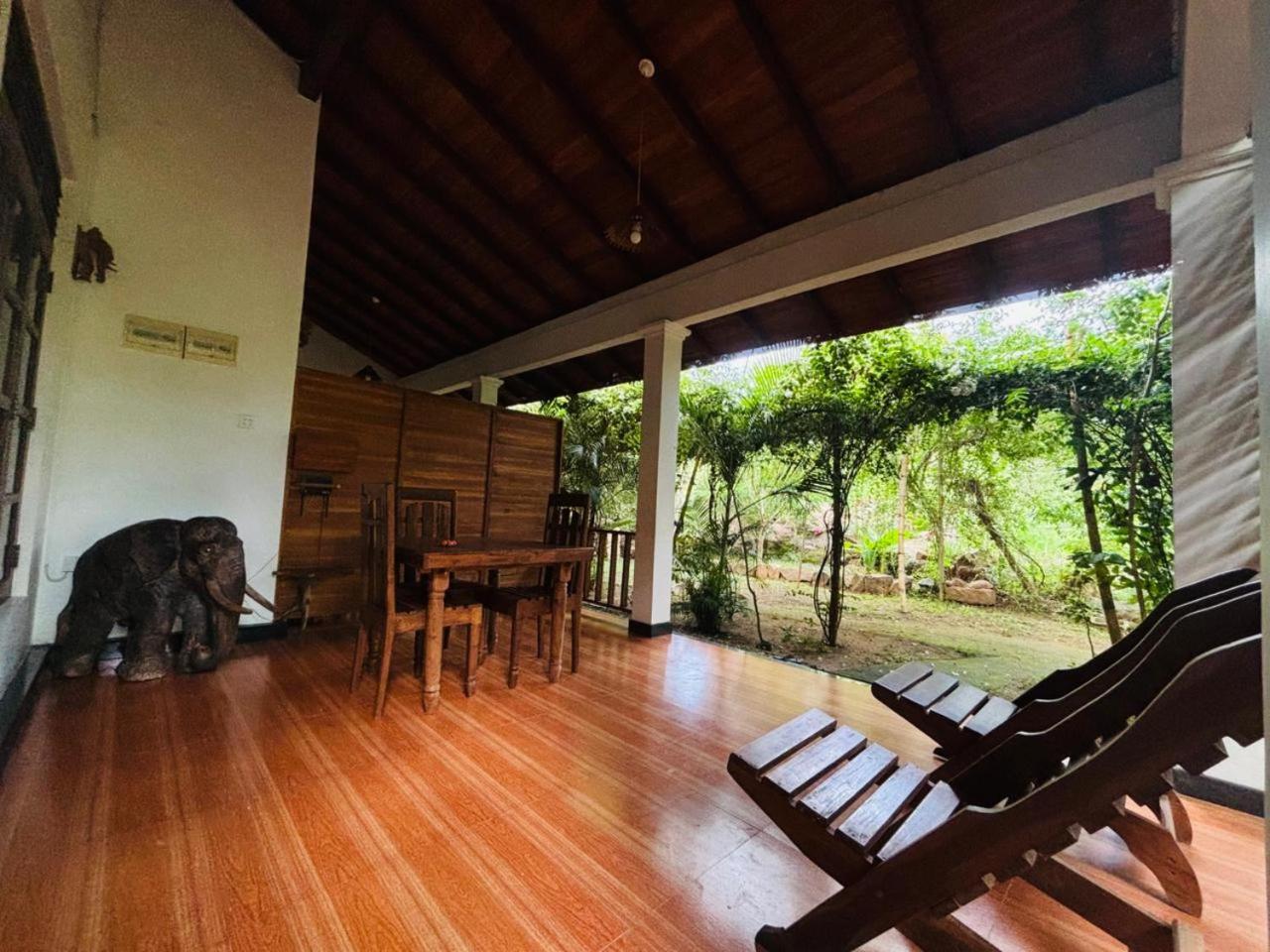Woodholic Homestay Sigiriya Luaran gambar